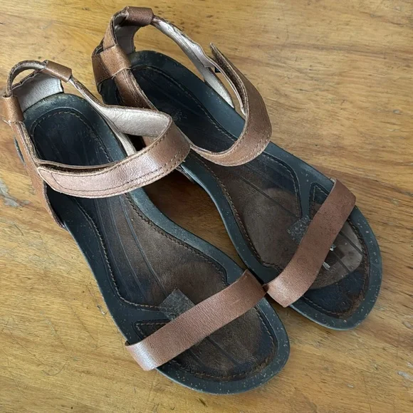 Teva Brown Leather Wedge Sandals W7.5 - Picture 5 of 7